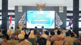 Bupati Lumajang Ir. Hj. Indah Amperawati, M.Si saat memberikan sambutan diacara Diskusi Kewilayahan Pemerintah Desa dan Kelurahan se Kabupaten Lumajang