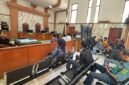 Terdakwa saat menjalani sidang di Pengadilan Negeri Lumajang agenda pemeriksaan saksi Selasa (7/4/2026) siang