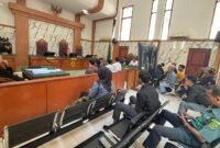 Terdakwa saat menjalani sidang di Pengadilan Negeri  Lumajang agenda pemeriksaan saksi Selasa (7/4/2026) siang