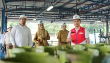 Petugas gabungan saat sidak disalah satu agen elpiji