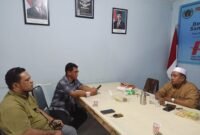 Waka ADM Perhutani SKPH Lumajang KPH Probolinggo Soegiarto Aris Soebagiyo bersama ketua PWI Mujibul Choir