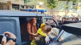 Korban saat mendatangi Polres Lumajang