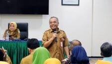 Asisten Administrasi  Akhmad Taufik saat memberikan sambutan diacara Rembug Stunting