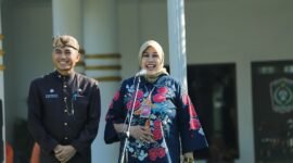 Sekda Lumajang Drs. Agus Triyono, M.si saat foto bersama pimpinan Bank Jatim