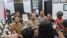 Kapolres Lumajang AKBP Alex Sandy Siregar saat memimpin Doorstop 