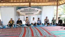 Waka ADM Perhutani SKPH Lumajang KPH Probolinggo saat menghadiri Halal Bihalal di pemandian Alam Jarit
