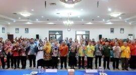 Bupati Lumajang foto bersama usai acara rapat koordinasi dorong pariwisata berkelanjutan
