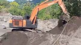 Alat berat yang disewa warga Desa Jugosari 