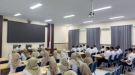 Bupati bersama Wakil Bupati Lumajang saat melakukan kunjungan ke Inspektorat 