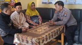 Pasutri lansia asal Pasrujambe saat mengadu ke Polsek Pasrujambe