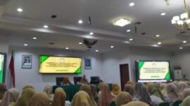 Sekda Drs. Agus Triyono, M.Si saat memberikan Pembinaan dan Penguatan Implementasi Kepala Sekolah Program Kerja Yayasan Dharma Wanita 
